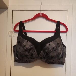 🔥Torrid Black and Gray Star Print Active Bra